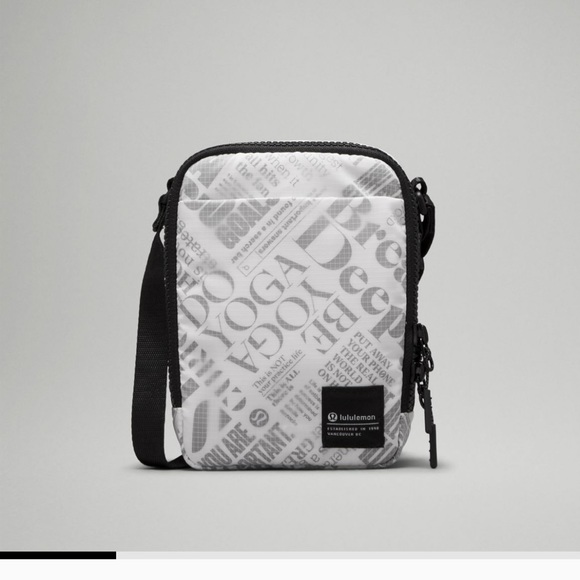 Lulu Easy Access Crossbody Bag 1.5 L - Picture 1 of 6